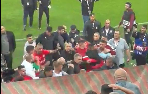 Adrian Păun (27 de ani) a fost fost suspendat 5 etape din cauza implicării în bătaia generală de la Hapoel Beer Sheva - Maccabi Haifa 2-1.