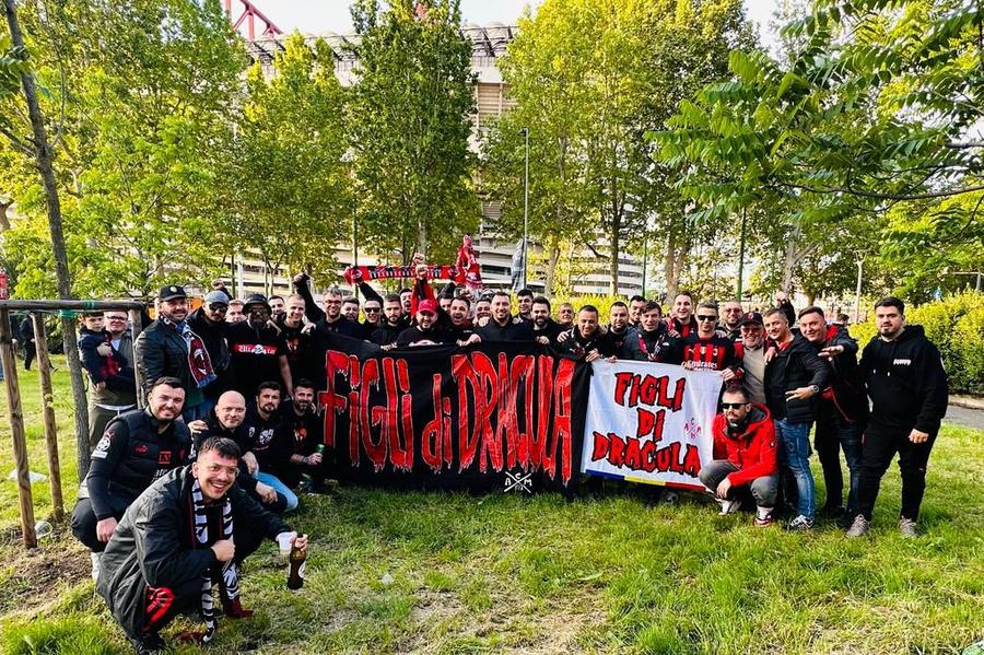 Suporterii din Fan Club-ul lui AC Milan din România GSP a fost pe stadion la Milan - Inter și prezintă 6 detalii de la semifinala Ligii Campionilor: „Aveți grijă la portofele!”, s-a intrat cu „japca” la meci + marijuana pe San Siro!