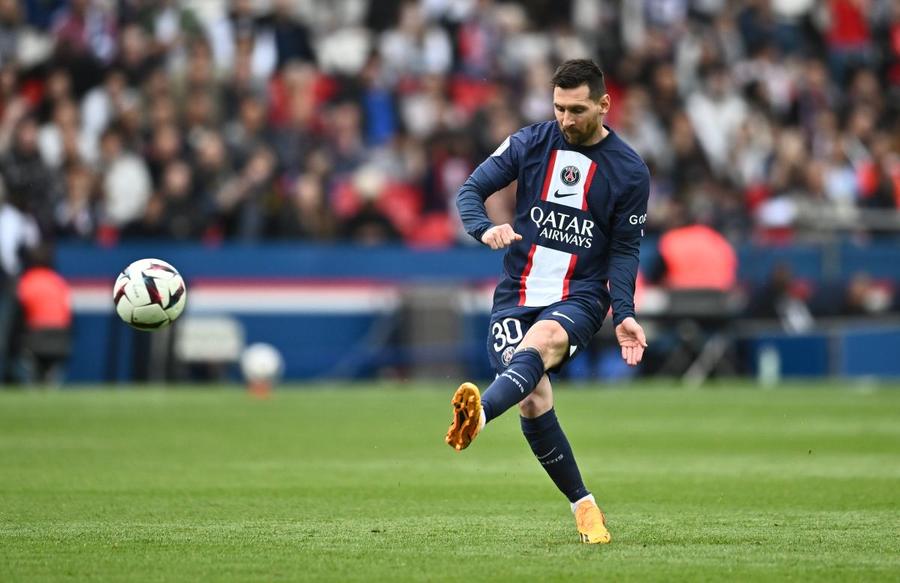 Să tragem în Messi?!