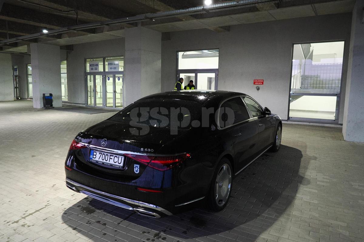 Adrian Mititelu, la FCU Craiova - Hermannstadt cu un Mercedes-Maybach S 680