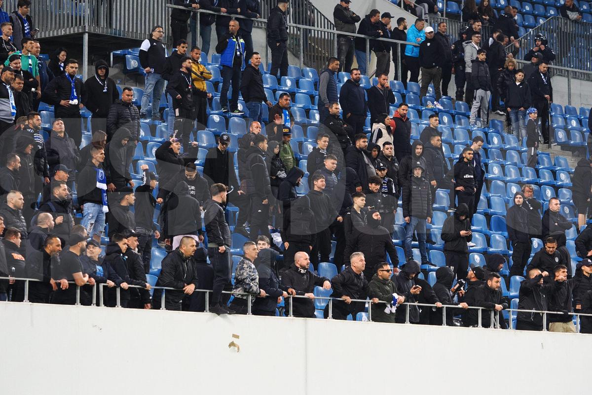 FCU Craiova - Hermannstadt. Scaune aruncate pe teren, meci întrerupt