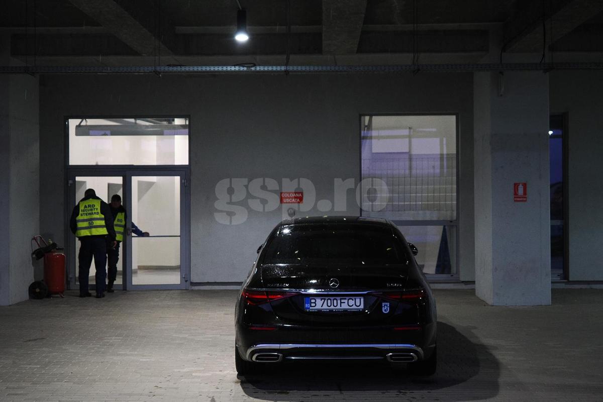Adrian Mititelu, la FCU Craiova - Hermannstadt cu un Mercedes-Maybach S 680