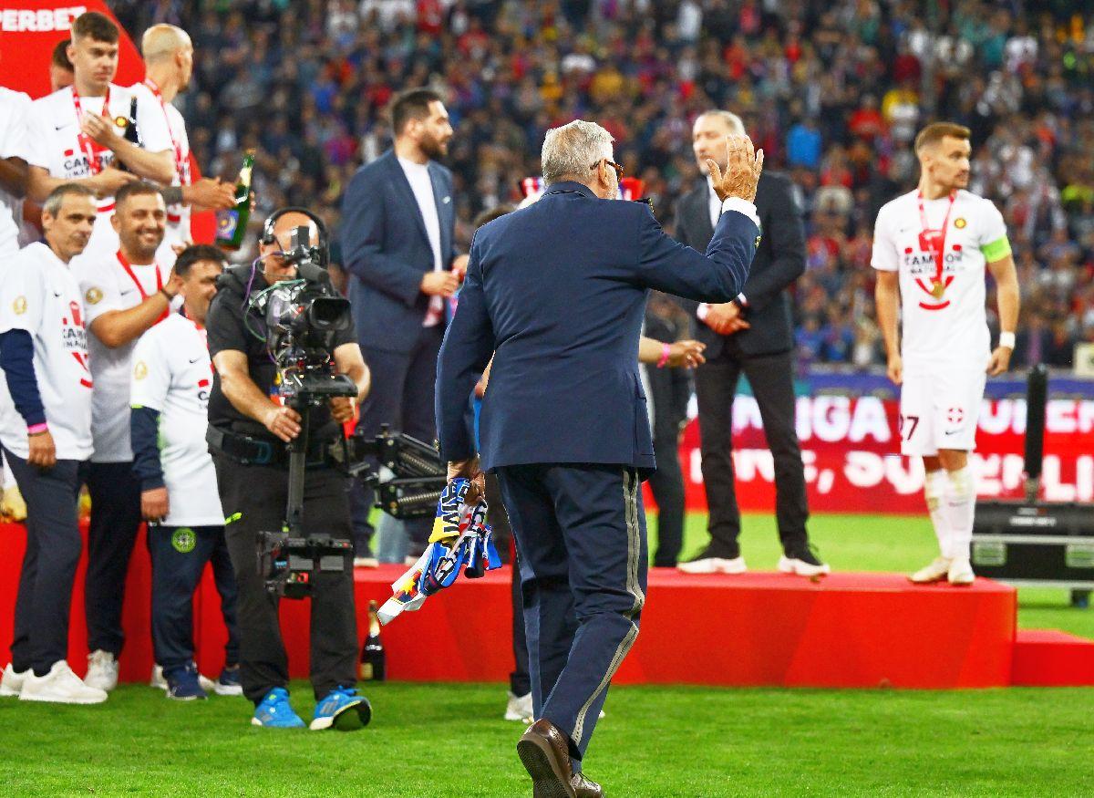 „Tovarășul Talpan e subordonatul meu!” » Ilie Năstase, extravagant la petrecerea FCSB: imagini spectaculoase surprinse de GSP și afirmația contondentă la adresa CSA