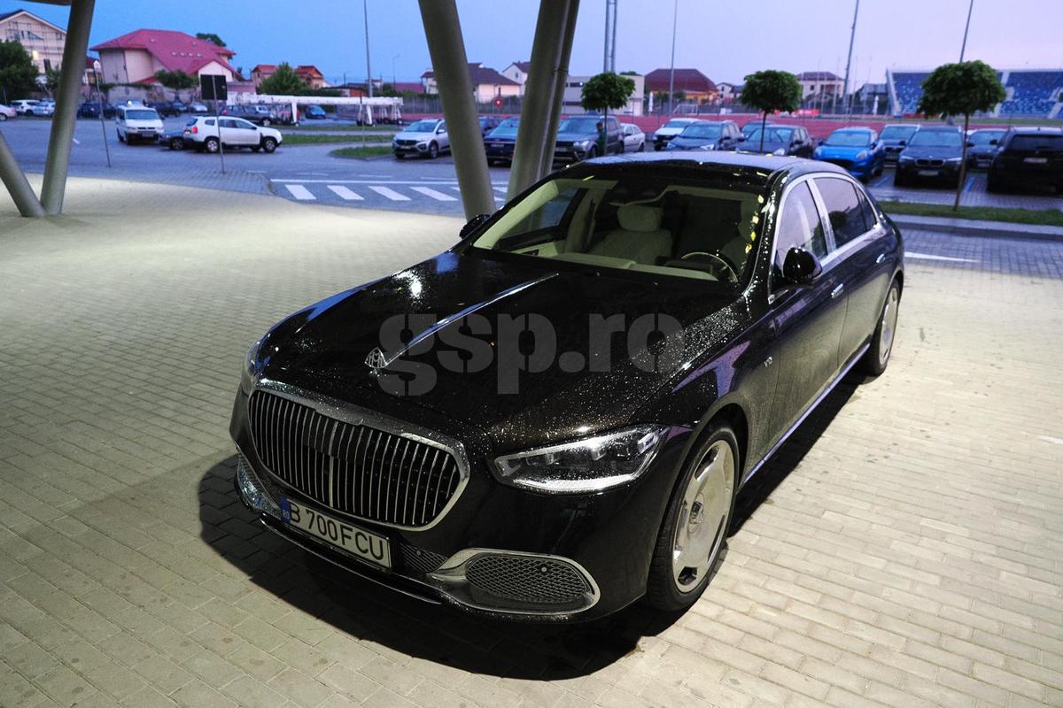 Adrian Mititelu, la FCU Craiova - Hermannstadt cu un Mercedes-Maybach S 680