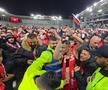 Fanii lui Dinamo au intrat pe teren ca după titlu și au scandat numele lui Mircea Rednic / FOTO: Raed Krishan (GSP)
