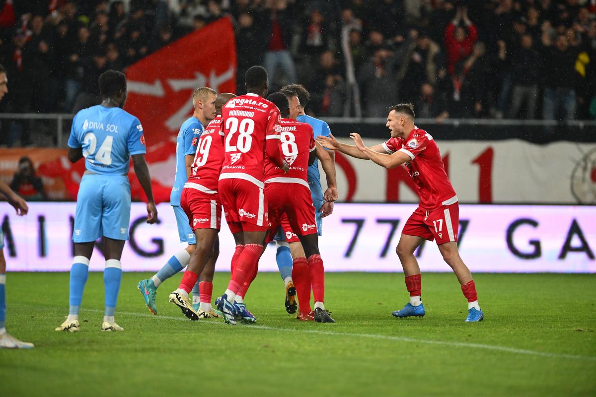 Dinamo și Botoșani joacă meciurile decisive pentru salvare în deplasare
