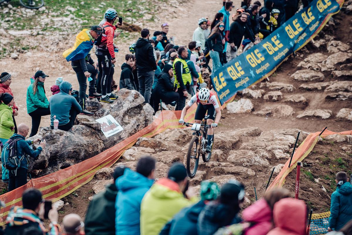 O junioare din Slovenia face senzație la Campionatele Europene de Mountain Bike