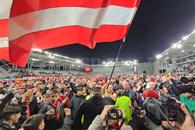 Sărbătoare pe „Arc” » Fanii lui Dinamo au intrat pe teren ca după titlu și au scandat numele lui Mircea Rednic