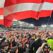 Fanii lui Dinamo au intrat pe teren ca după titlu și au scandat numele lui Mircea Rednic / FOTO: Raed Krishan (GSP)
