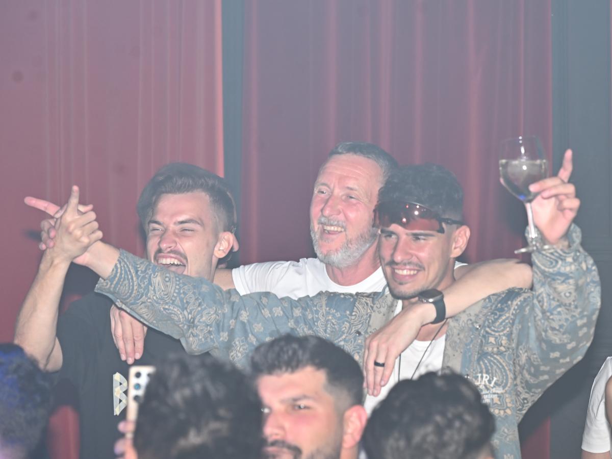 CELE MAI TARI IMAGINI de la petrecerea de titlu a roș-albaștrilor » Florinel Coman, one-man show