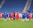FCU Craiova - Hermannstadt. Scaune aruncate pe teren, meci întrerupt/ foto: Ionuț Iordache (GSP)
