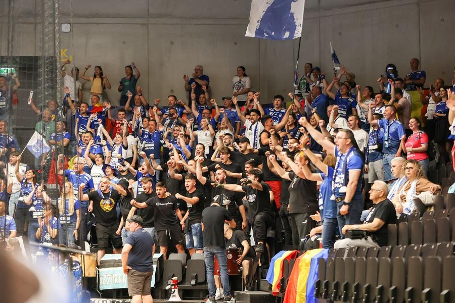 Suporterii Dunării Brăila, prezenți la Final Four de la Graz Foto: Facebook Dunărea Brăila Jan Leslie, antrenorul de la Dunărea Brăila: „Vom învăța și vom reveni mai puternici sezonul următor”