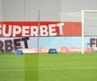 FCU Craiova - Hermannstadt. Scaune aruncate pe teren, meci întrerupt/ foto: Ionuț Iordache (GSP)