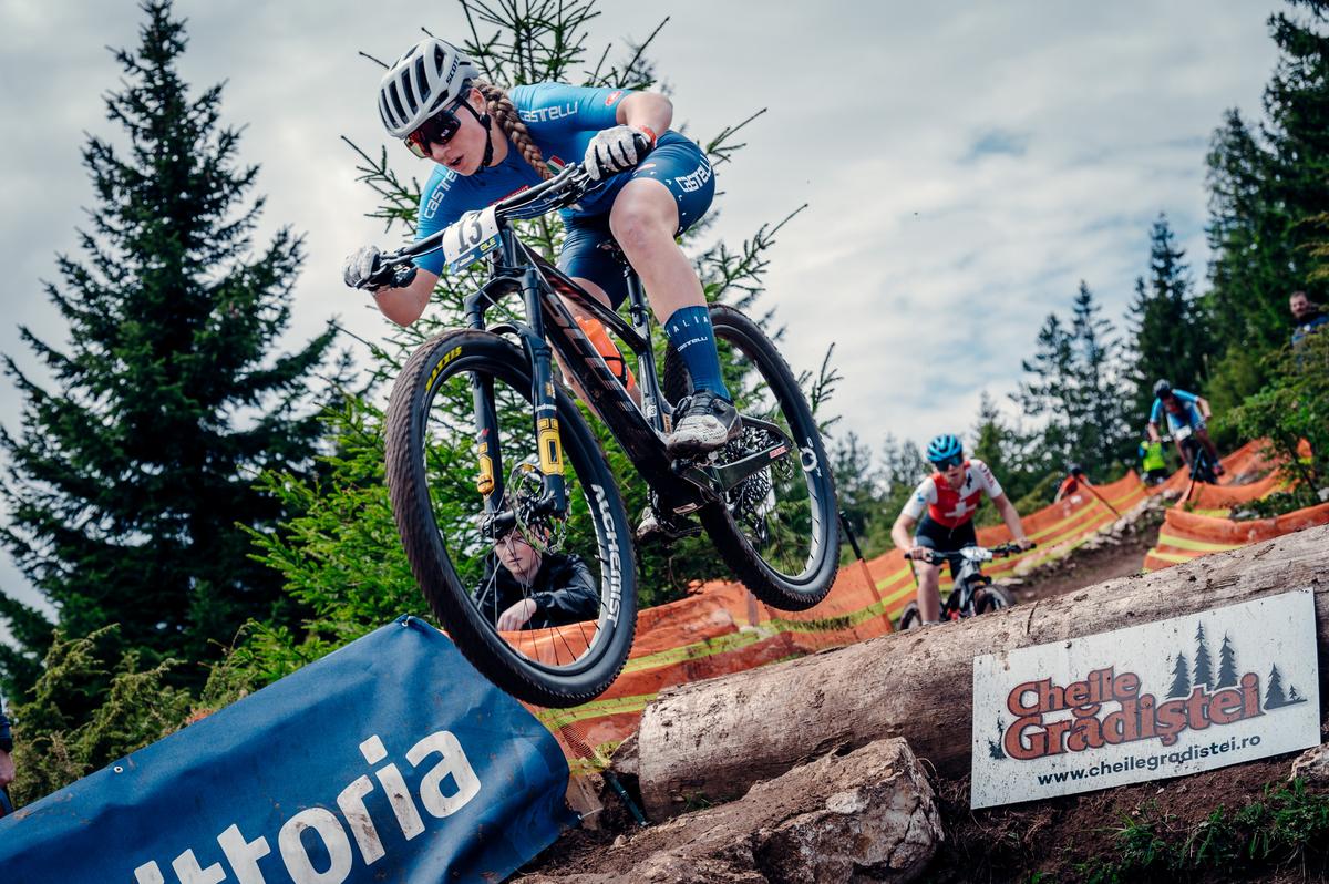 O junioare din Slovenia face senzație la Campionatele Europene de Mountain Bike