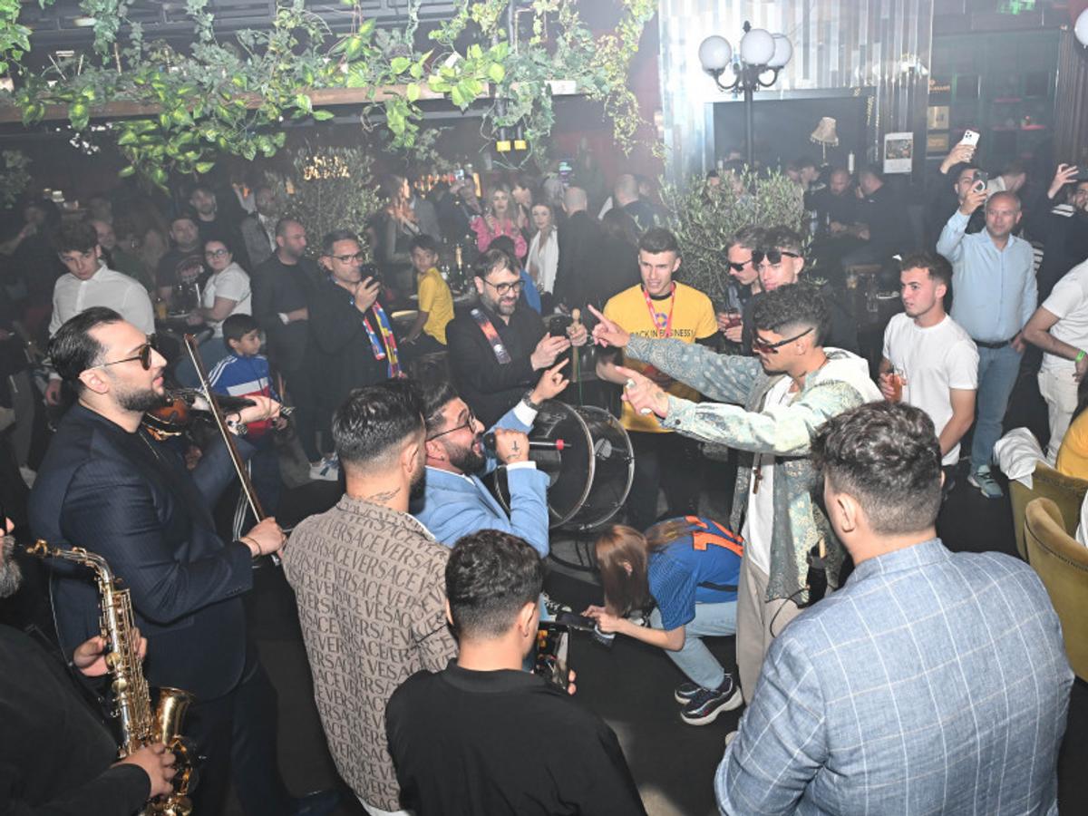 CELE MAI TARI IMAGINI de la petrecerea de titlu a roș-albaștrilor » Florinel Coman, one-man show