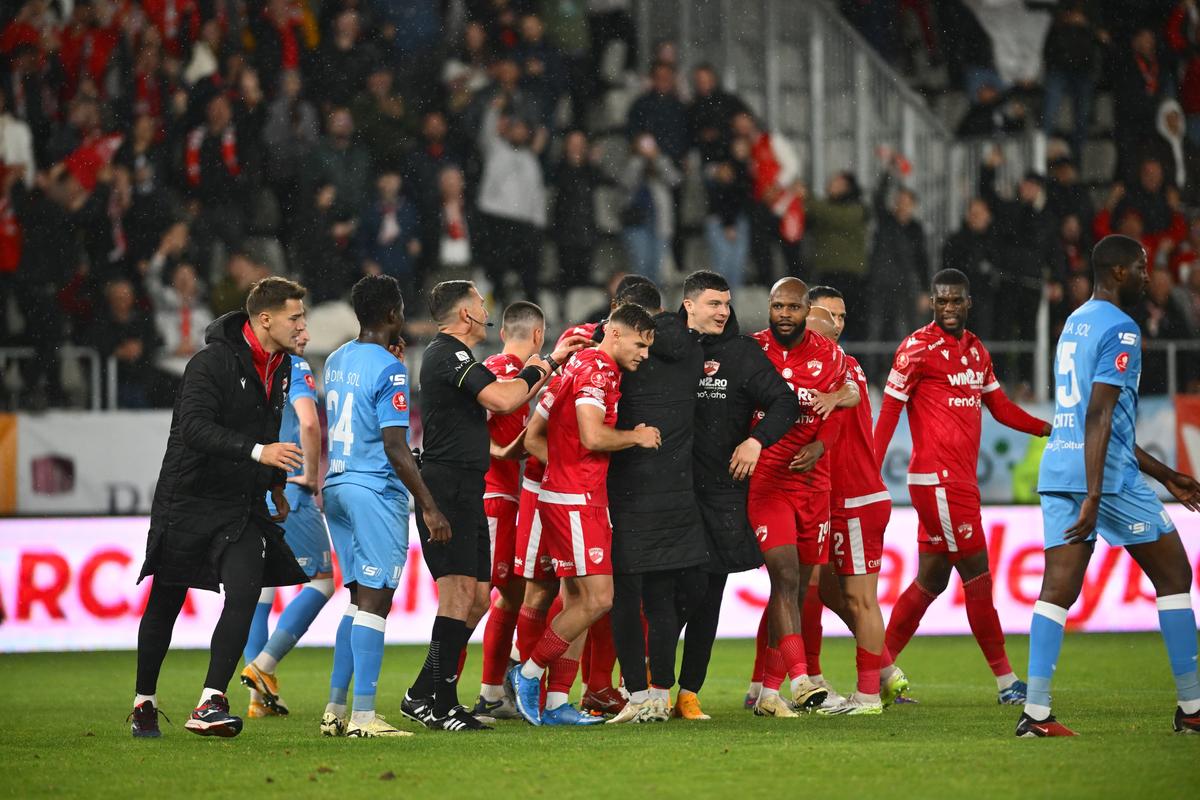 Dinamo și Botoșani joacă meciurile decisive pentru salvare în deplasare