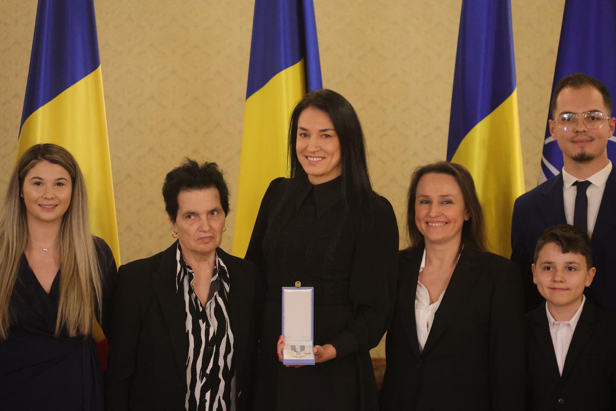 Cristina Neagu, decorată de președintele interimar Ilie Bolojan la Palatul Cotroceni: „O zi memorabilă, o recunoaștere a muncii mele și a valorilor în care cred”