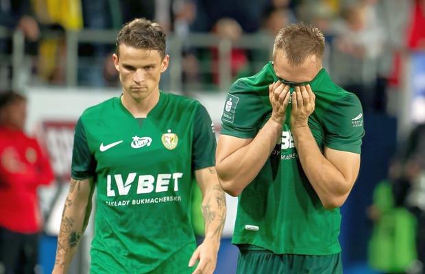 Dezastru! Vicecampioana din Europa pentru care joacă un român a retrogradat după 17 ani