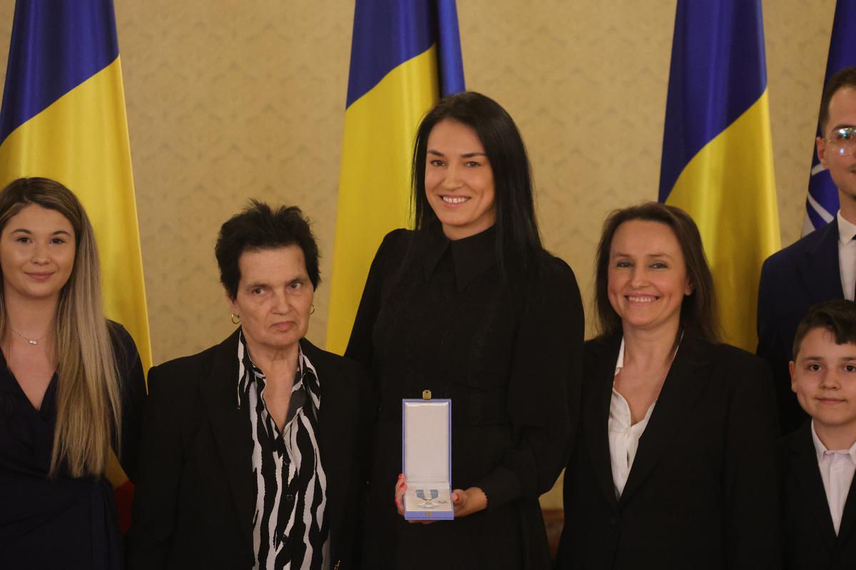 Cristina Neagu, decorată de președintele interimar Ilie Bolojan la Palatul Cotroceni: „O zi memorabilă, o recunoaștere a muncii mele și a valorilor în care cred”