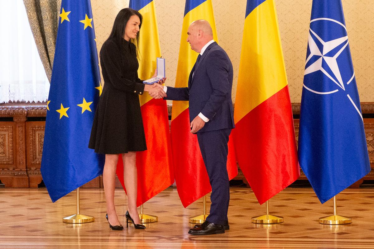 Cristina Neagu, decorată de președintele interimar Ilie Bolojan la Palatul Cotroceni: „O zi memorabilă, o recunoaștere a muncii mele și a valorilor în care cred”