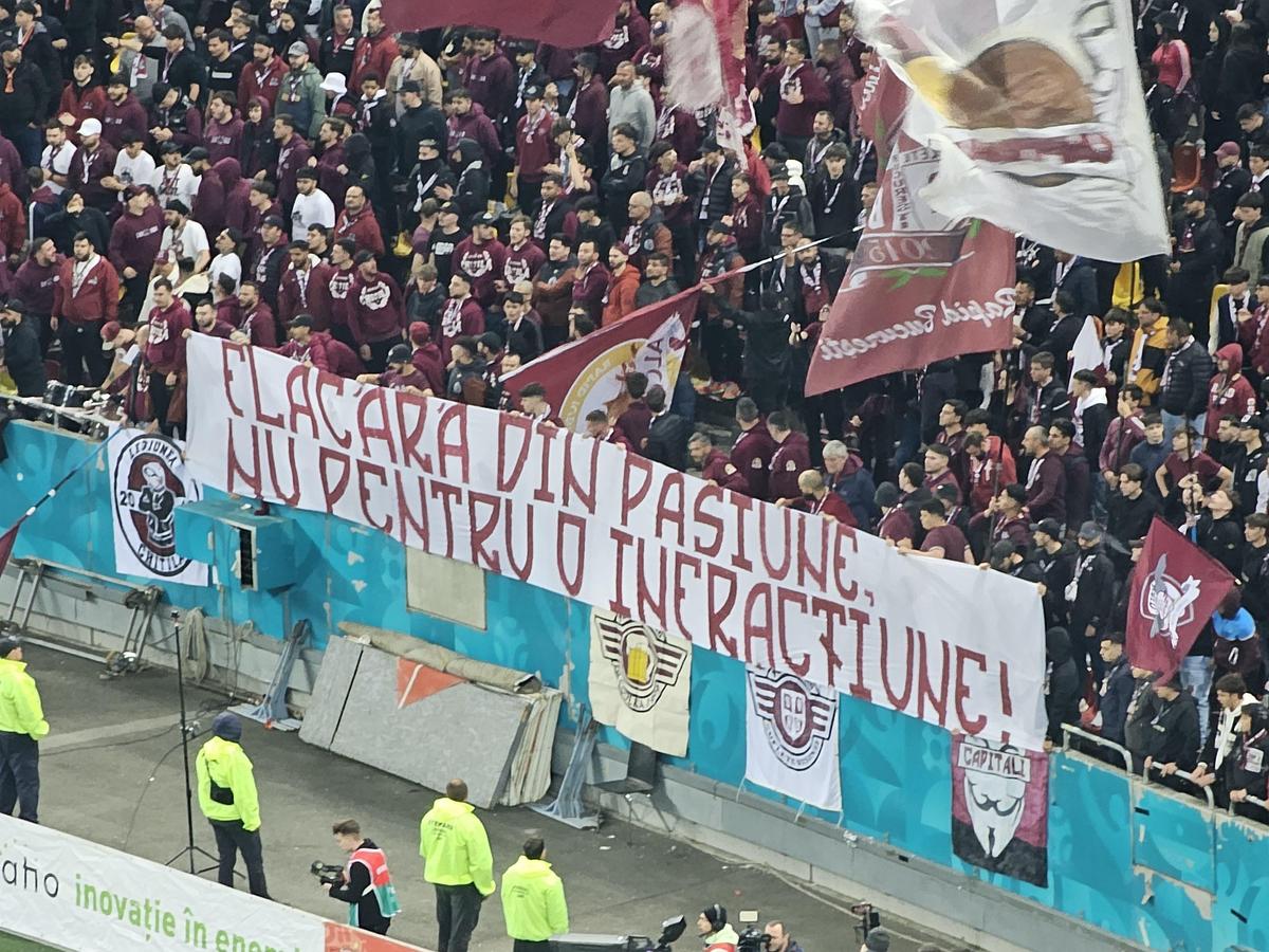 Toate mesajele galeriilor de la Dinamo - Rapid! Peluza Sud, în război cu șefii, ironia rapidiștilor