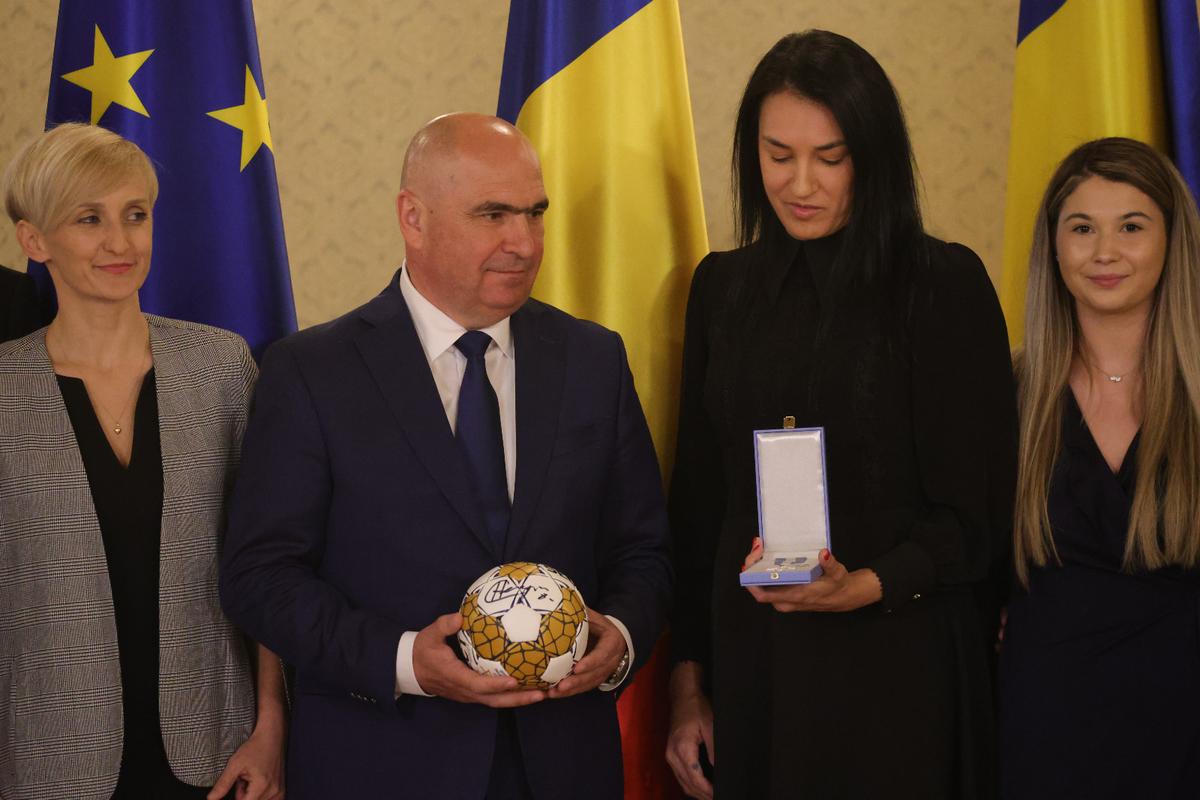 Cristina Neagu, decorată de președintele interimar Ilie Bolojan la Palatul Cotroceni: „O zi memorabilă, o recunoaștere a muncii mele și a valorilor în care cred”