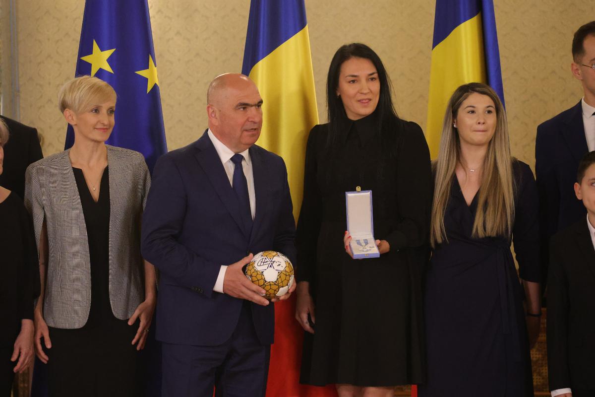 Cristina Neagu, decorată de președintele interimar Ilie Bolojan la Palatul Cotroceni: „O zi memorabilă, o recunoaștere a muncii mele și a valorilor în care cred”