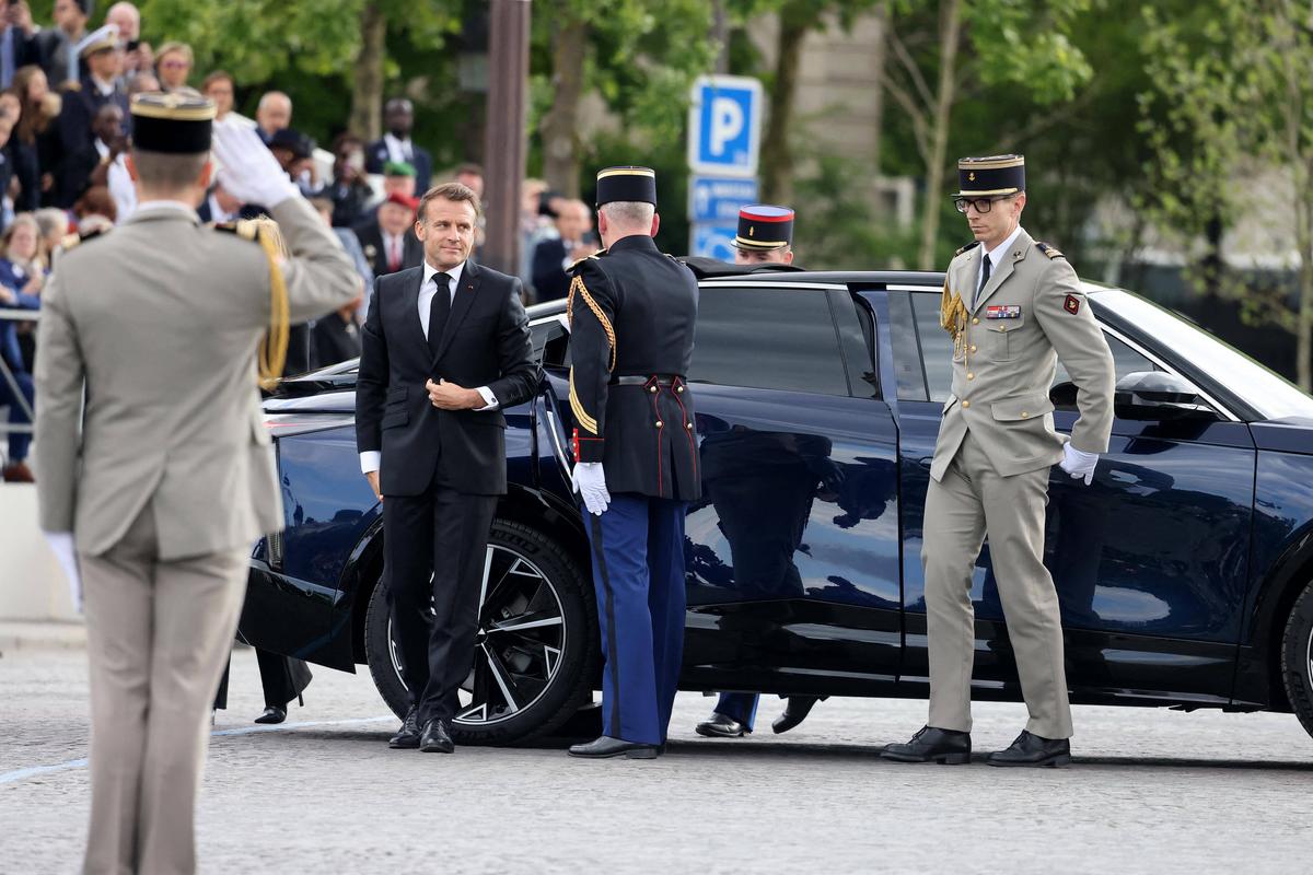 Președintele Franței va avea o mașină unică în lume! Imagini senzaționale cu SUV-ul electric
