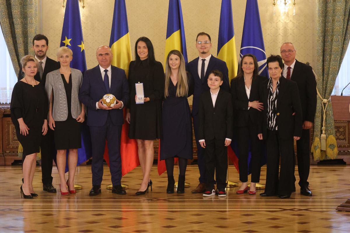 Cristina Neagu, decorată de președintele interimar Ilie Bolojan la Palatul Cotroceni: „O zi memorabilă, o recunoaștere a muncii mele și a valorilor în care cred”