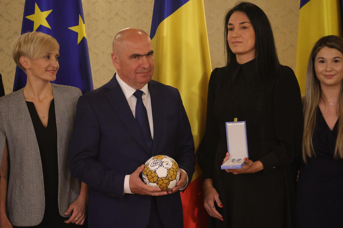 Cristina Neagu, decorată de președintele interimar Ilie Bolojan la Palatul Cotroceni: „O zi memorabilă, o recunoaștere a muncii mele și a valorilor în care cred”