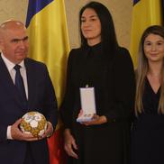 Cristina Neagu a fost decorată de Ilie Bolojan, la Palatul Cotroceni. Foto: Ionuț Iordache (GSP.RO)