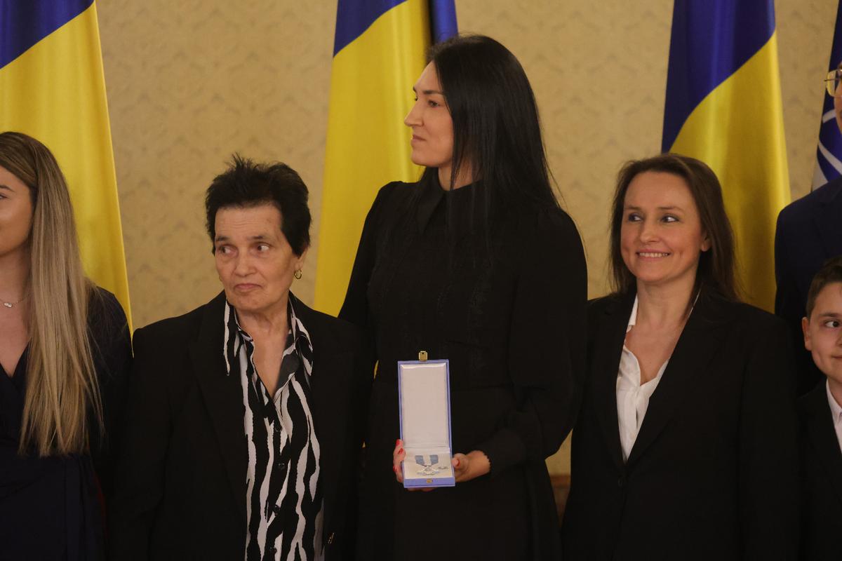 Cristina Neagu, decorată de președintele interimar Ilie Bolojan la Palatul Cotroceni: „O zi memorabilă, o recunoaștere a muncii mele și a valorilor în care cred”