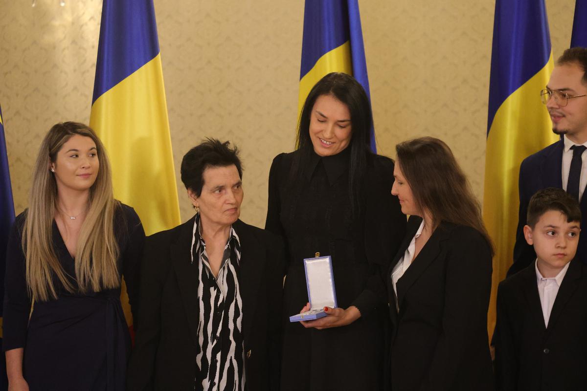 Cristina Neagu, decorată de președintele interimar Ilie Bolojan la Palatul Cotroceni: „O zi memorabilă, o recunoaștere a muncii mele și a valorilor în care cred”
