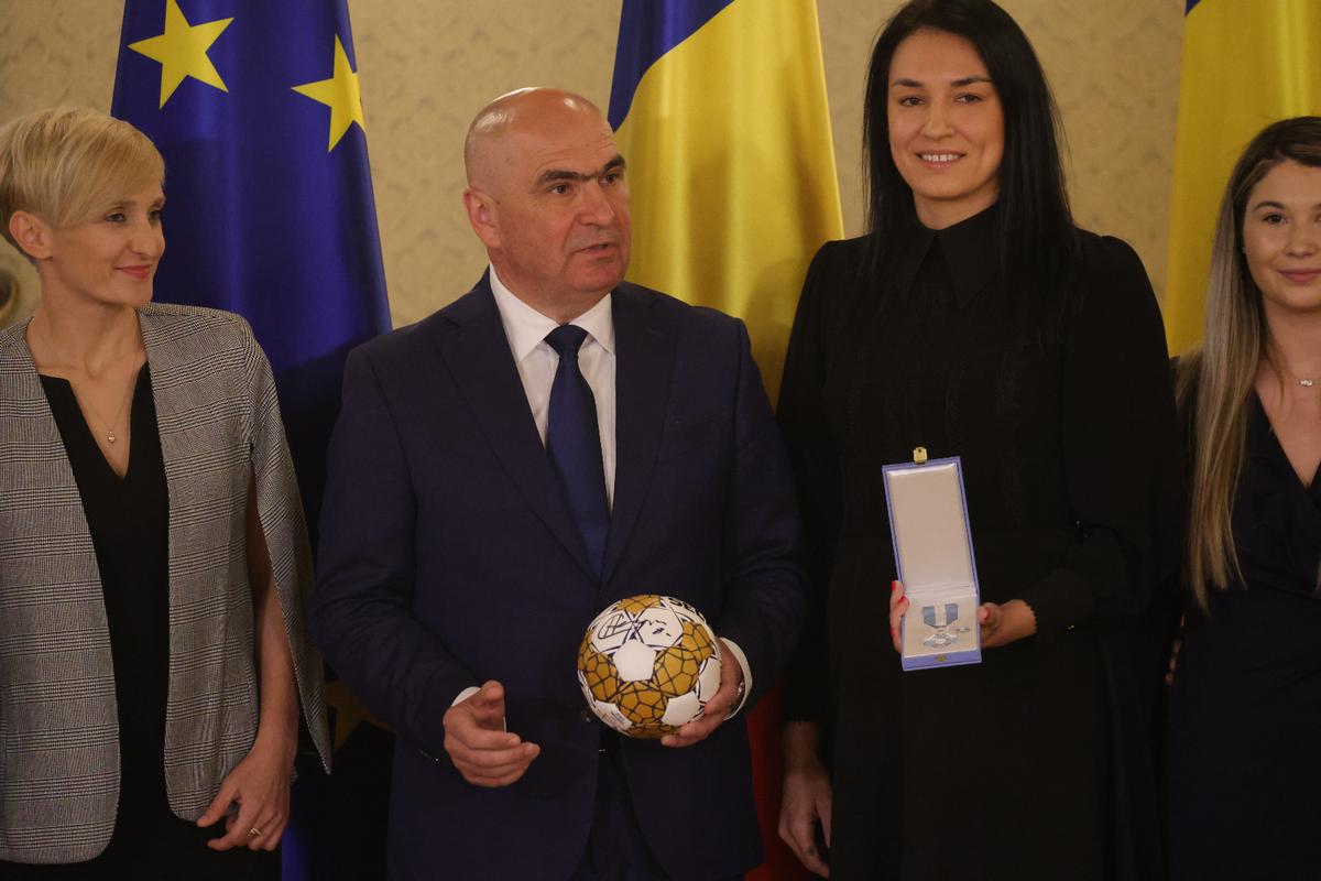 Cristina Neagu, decorată de președintele interimar Ilie Bolojan la Palatul Cotroceni: „O zi memorabilă, o recunoaștere a muncii mele și a valorilor în care cred”