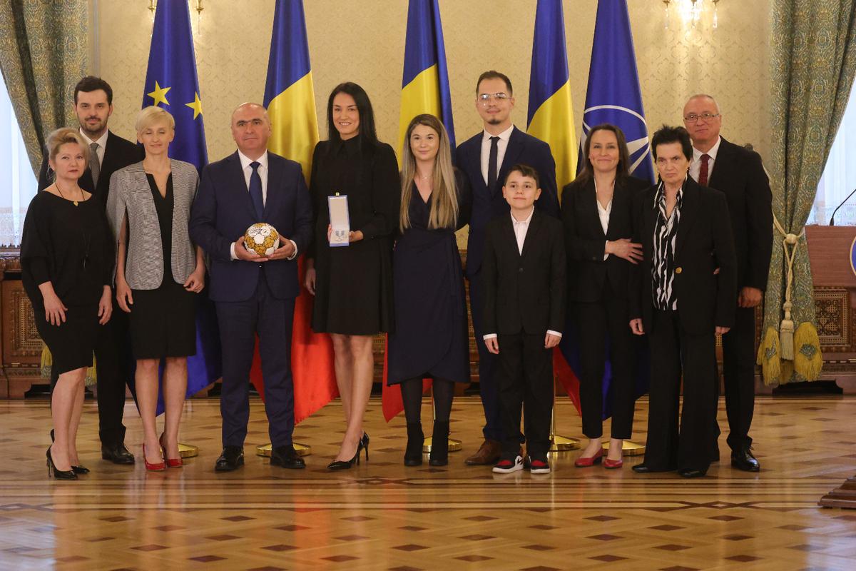 Cristina Neagu, decorată de președintele interimar Ilie Bolojan la Palatul Cotroceni: „O zi memorabilă, o recunoaștere a muncii mele și a valorilor în care cred”
