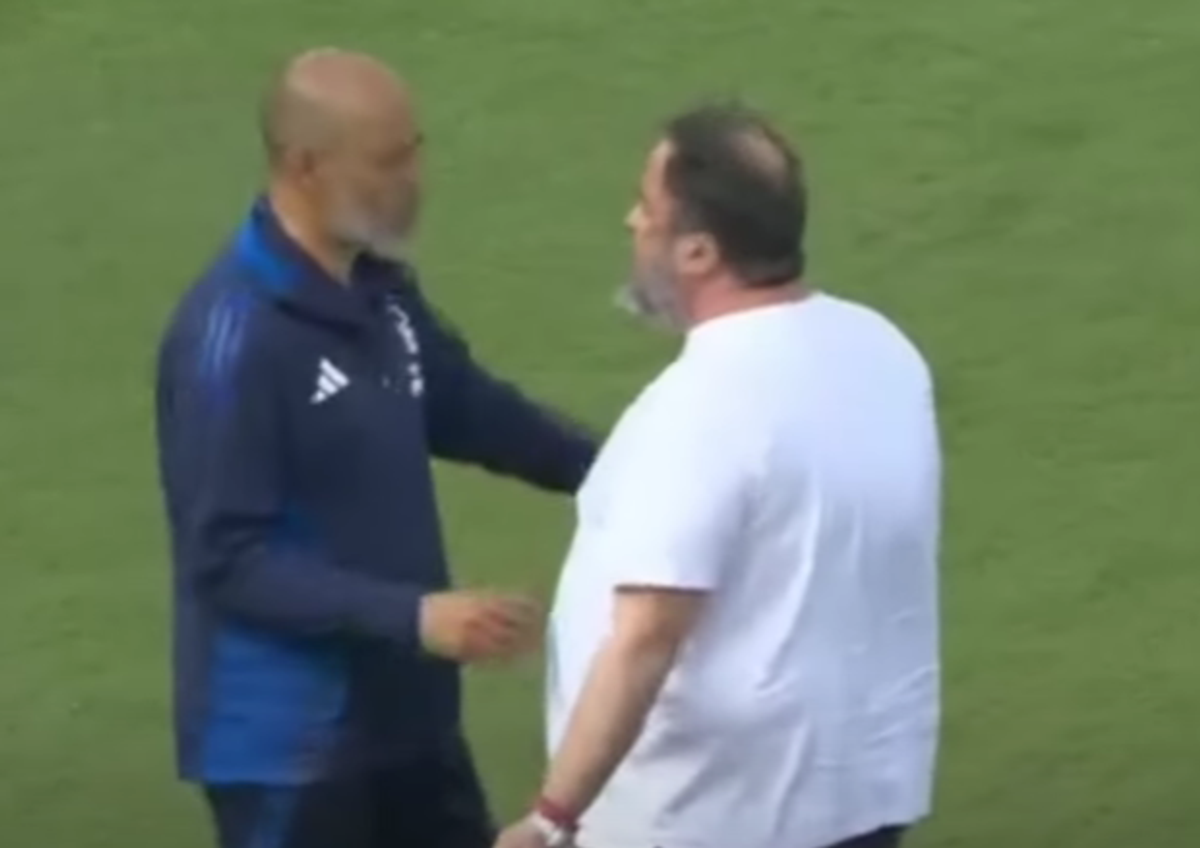 Nottingham Forest - Leicester // Evangelis Marinakis a coborât pe teren să îl mustreze pe Nuno Espirito Santo
