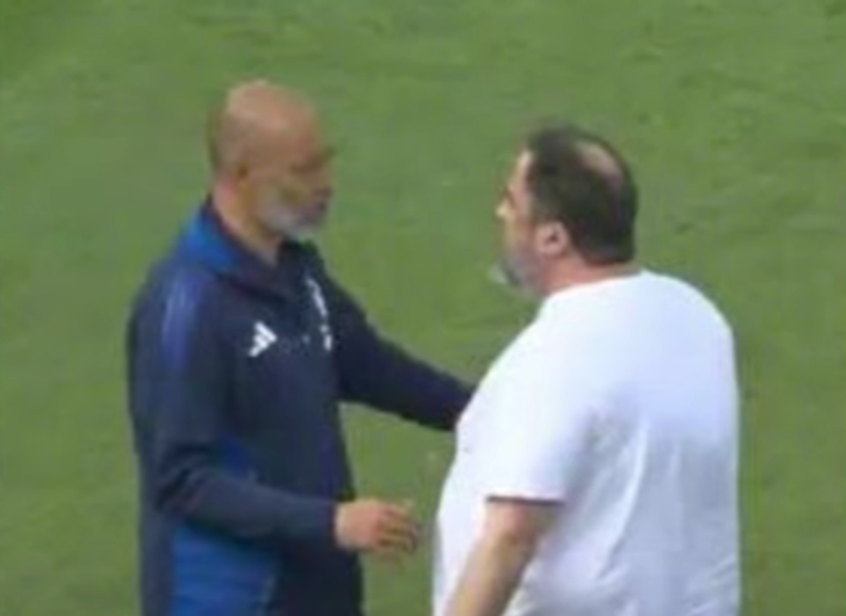 Incalificabil! Patronul Evangelos Marinakis a dat buzna pe teren și a înfruntat antrenorul revelației din Premier League