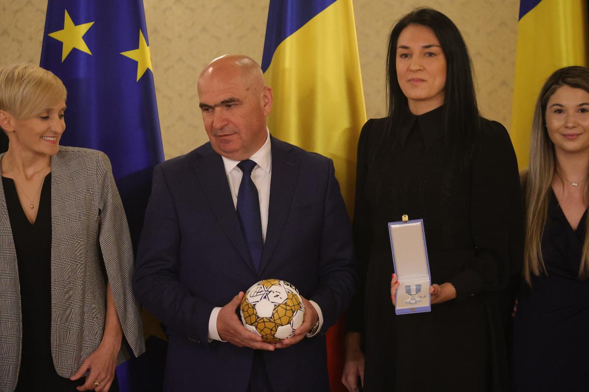 Cristina Neagu, decorată cu Ordinul Naţional „Serviciul Credincios” în grad de Cavaler
