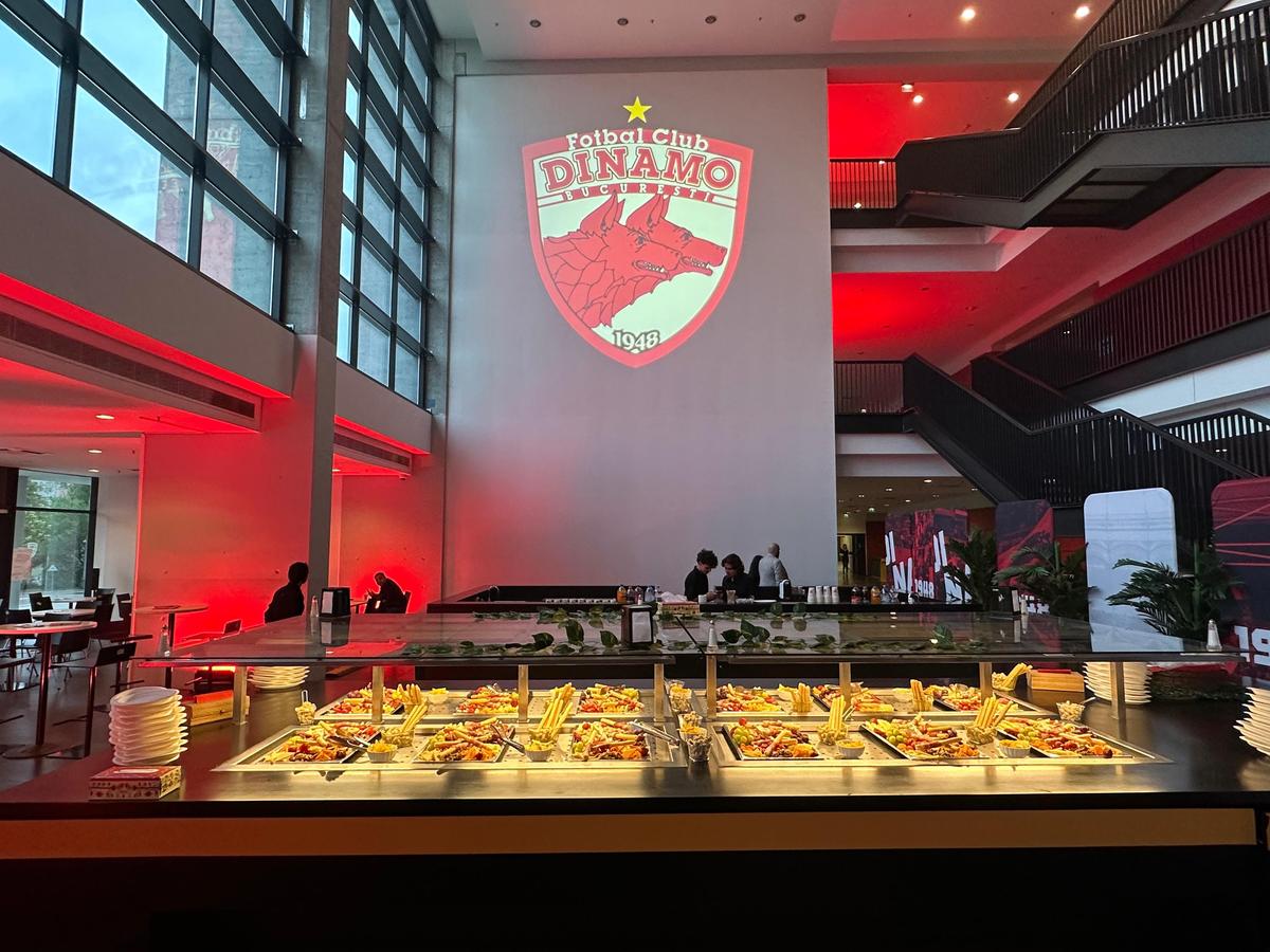 Meniul primit la VIP înainte de Dinamo - Rapid // foto: Ionuț Iordache (GSP)