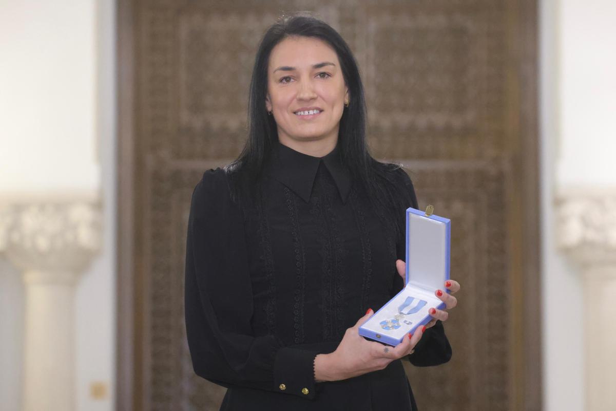 Cristina Neagu, decorată de președintele interimar Ilie Bolojan la Palatul Cotroceni: „O zi memorabilă, o recunoaștere a muncii mele și a valorilor în care cred”