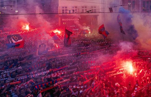 Imagini tari! Au sărbătorit primul titlu după 8 ani, cu fostul golgheter din Superliga printre staruri