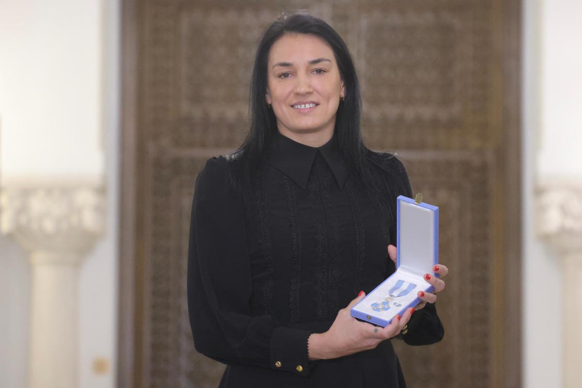 Cristina Neagu, decorată de președintele interimar Ilie Bolojan la Palatul Cotroceni: „O zi memorabilă, o recunoaștere a muncii mele și a valorilor în care cred”