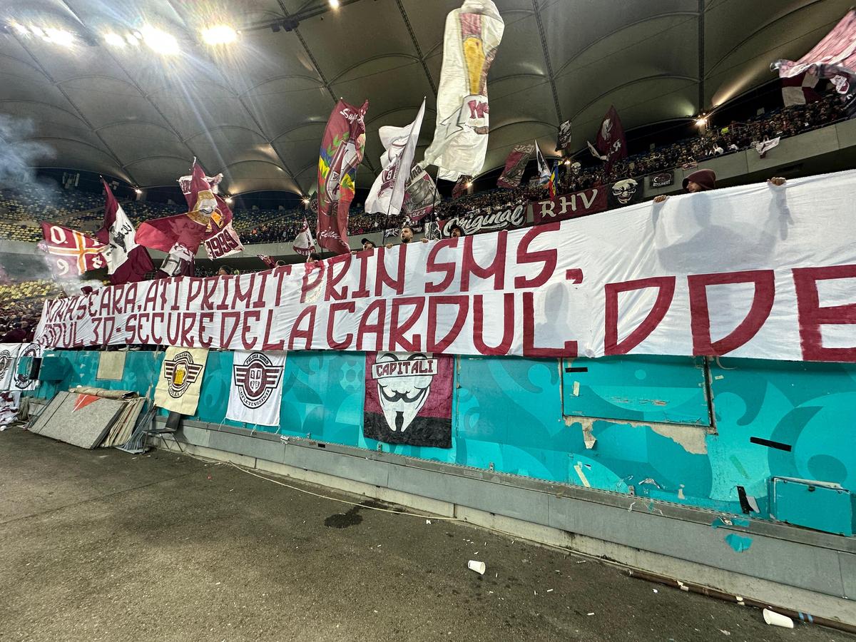 Toate mesajele galeriilor de la Dinamo - Rapid! Peluza Sud, în război cu șefii, ironia rapidiștilor