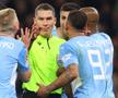 Istvan Kovacs, înconjurat de jucătorii lui Manchester City, foto: Gettyimages