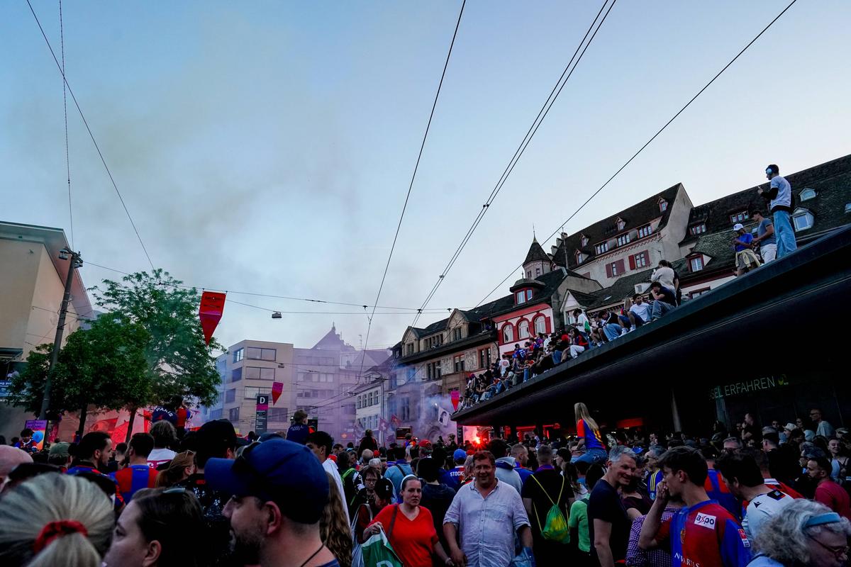 Imagini tari! Au sărbătorit primul titlu după 8 ani, cu fostul golgheter din Superliga printre staruri