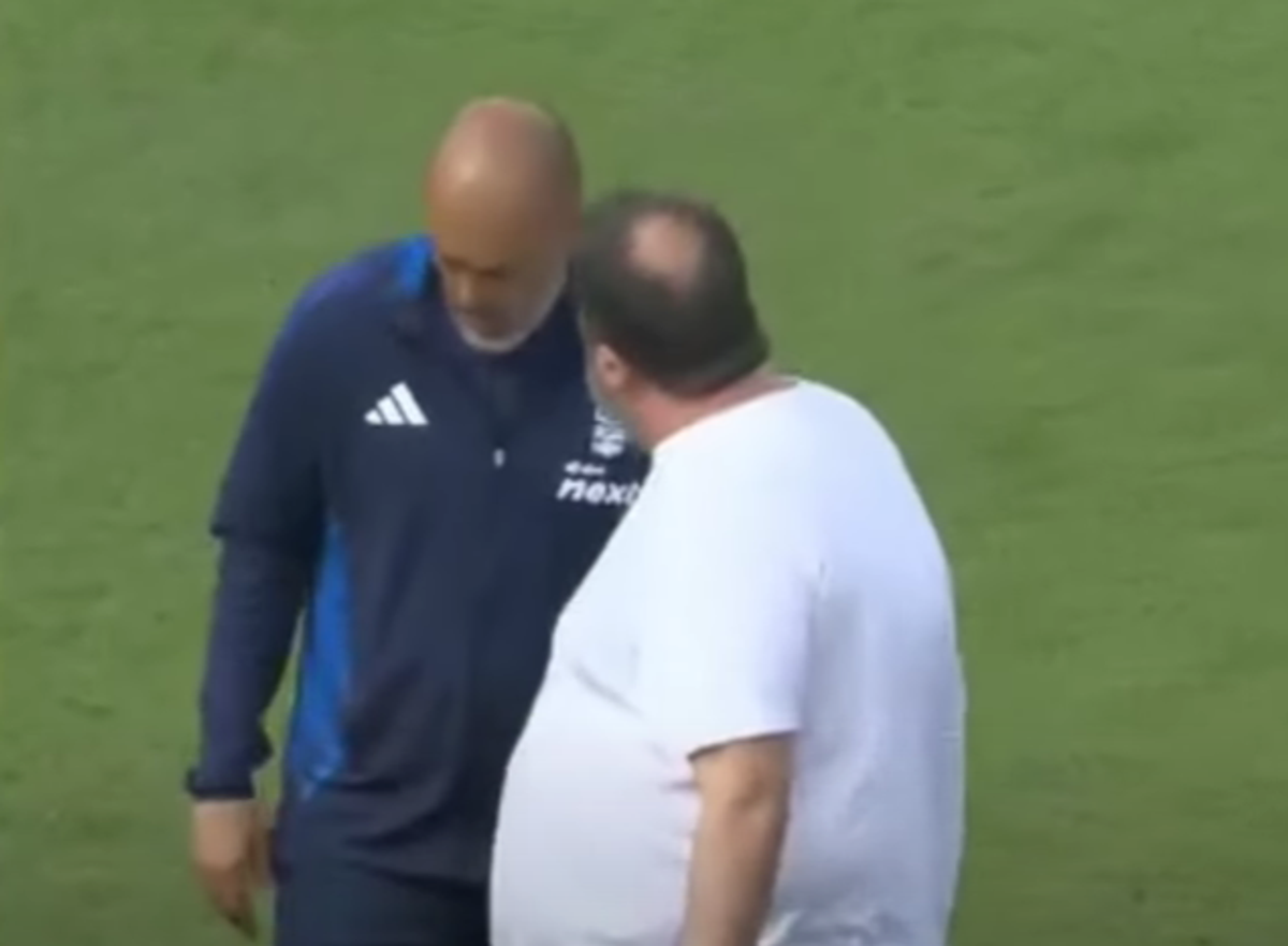 Incalificabil! Patronul Evangelos Marinakis a dat buzna pe teren și a înfruntat antrenorul revelației din Premier League