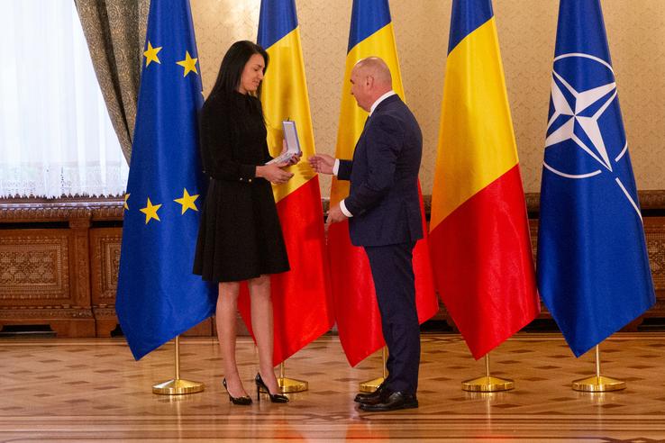 Cristina Neagu a fost decorată de Ilie Bolojan, la Palatul Cotroceni. Foto: Ionuț Iordache (GSP.RO)