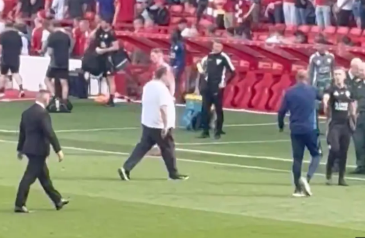 Incalificabil! Patronul Evangelos Marinakis a dat buzna pe teren și a înfruntat antrenorul revelației din Premier League