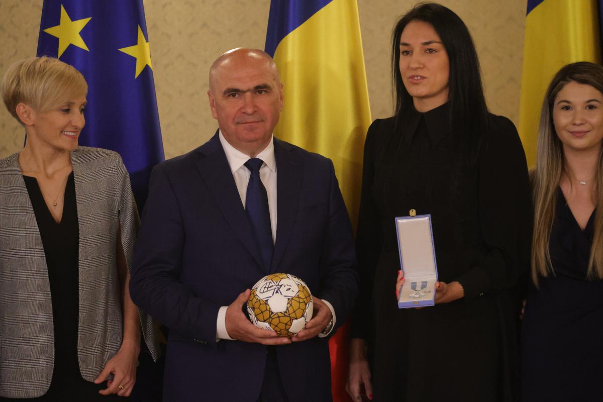 Cristina Neagu, decorată cu Ordinul Naţional „Serviciul Credincios” în grad de Cavaler