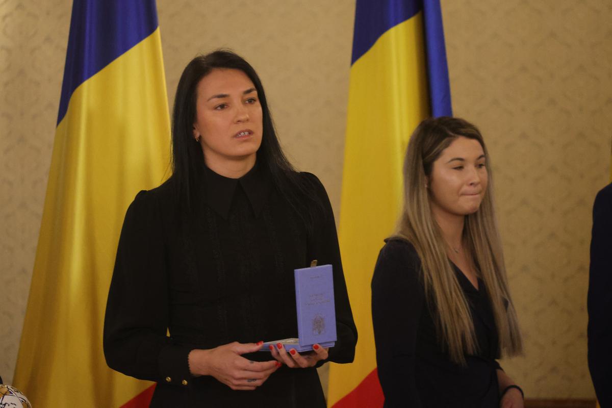Cristina Neagu, decorată de președintele interimar Ilie Bolojan la Palatul Cotroceni: „O zi memorabilă, o recunoaștere a muncii mele și a valorilor în care cred”